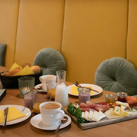 Hotel Plauderei Cafe Und *